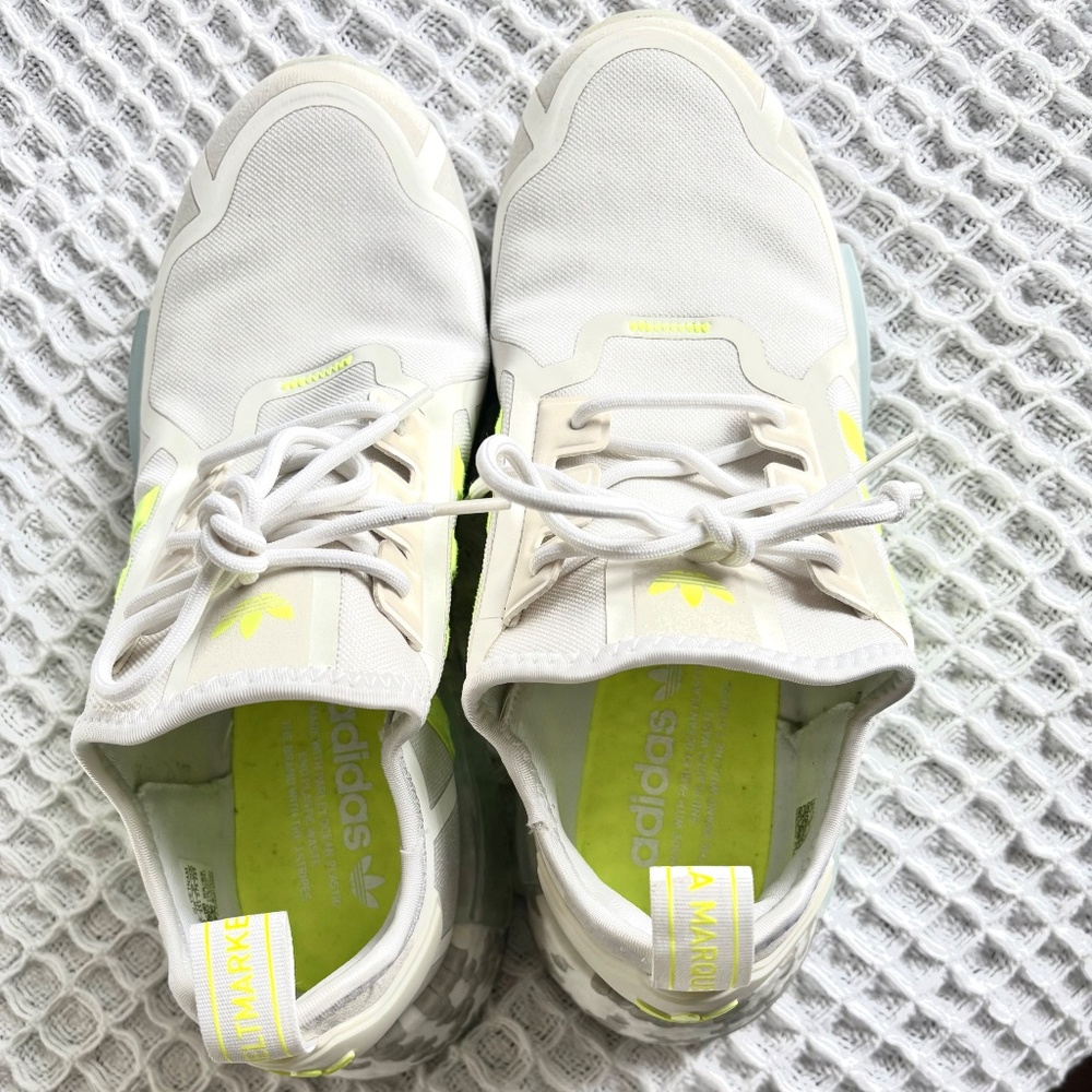 Men’s Addidas running shoe - Picture 3 of 5